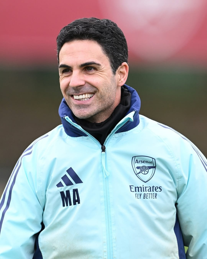 马刺半场4人得分上双，命中11记三分领先鹈鹕20分