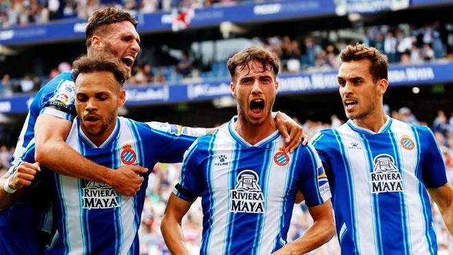 约罗：姆伯莫也会说法语，现在我们的团队就像一个大家庭