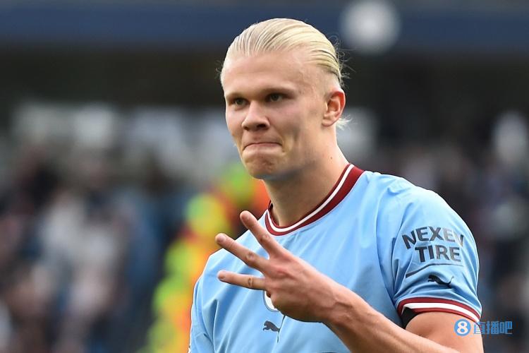 47岁苏提达率泰国队入场，穿西装系领带气宇轩昂，“艳压”欧拉弄