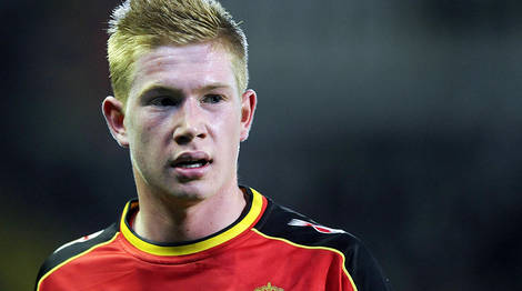 今晚，上海海港门将颜骏凌首发出场，迎来了他代表俱...