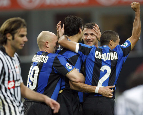 篮球篮网球迷为球队送上支持横幅