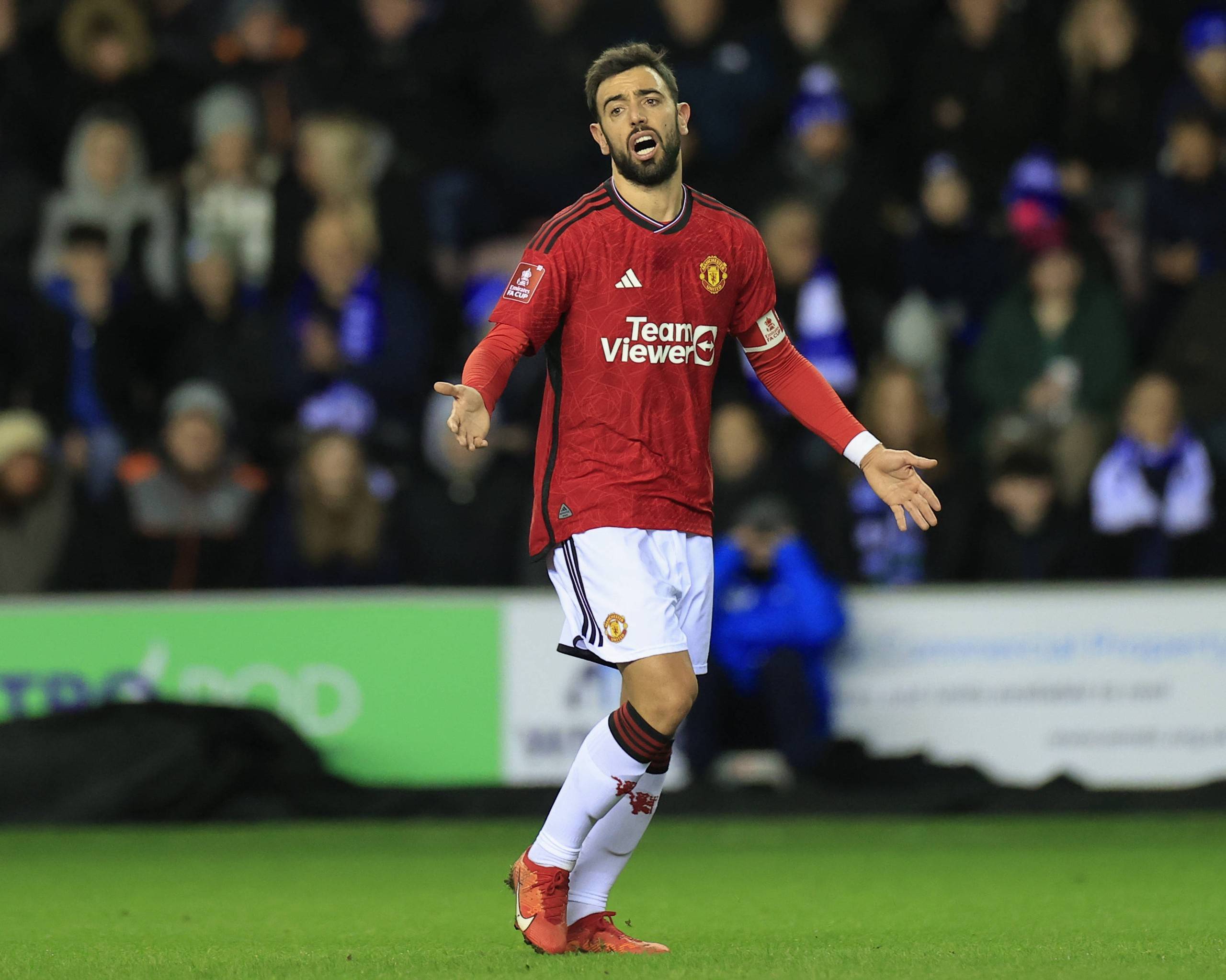 记者：今年租借效力大阪樱花的拉斐尔正与一家中国俱乐部谈判