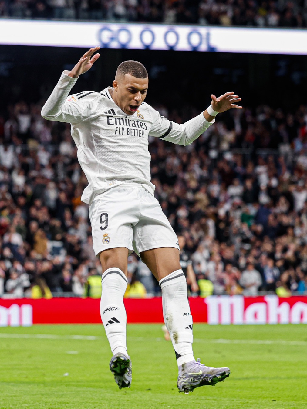 颜骏凌：赢下德比提升了我们的信心，球队每年的目标都是争冠