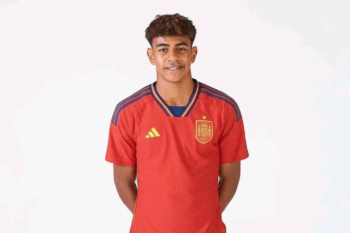 圆满退役！阿尔巴&布斯克茨：实现所有梦想，人生进入新阶段